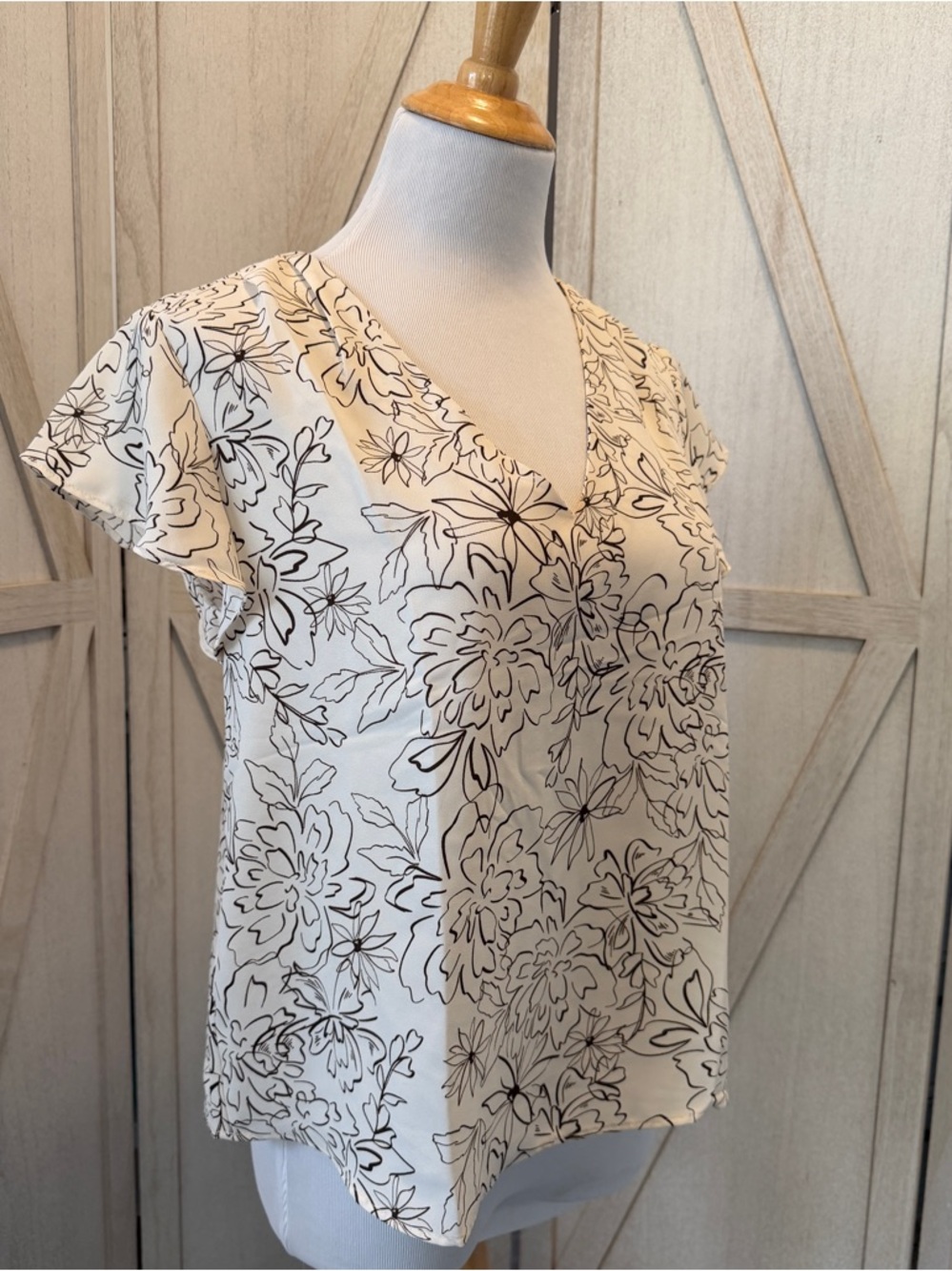 Ann Taylor Cream Blouse with Black Floral Outline - Picture 10 of 10